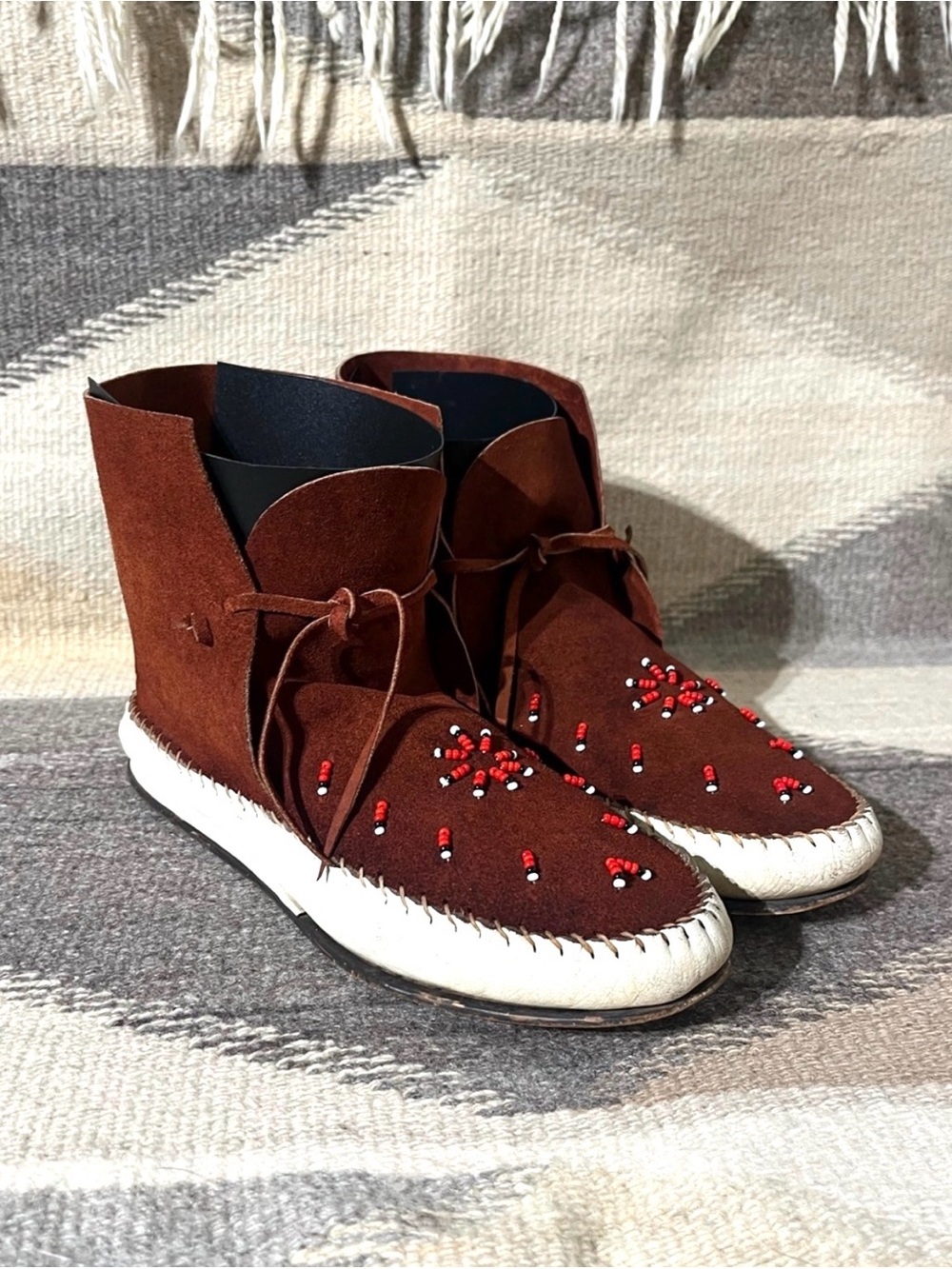 Vintage Handmade Beaded Hide Moccasins 9.25" (7) Hard Leather Soles Ankle Tie